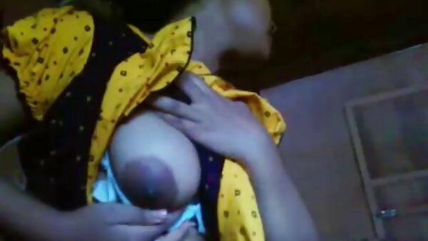 Lelaki miang video sex terhangat kencing dalam mangkuk sebelum menerima blowjob